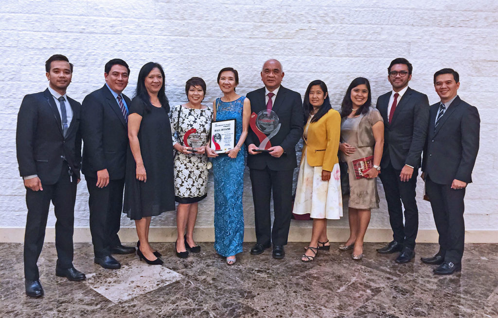 Pointwest Leaders pose with the Hall of Fame and Best Filipino-Owned Company of the Year Awards
